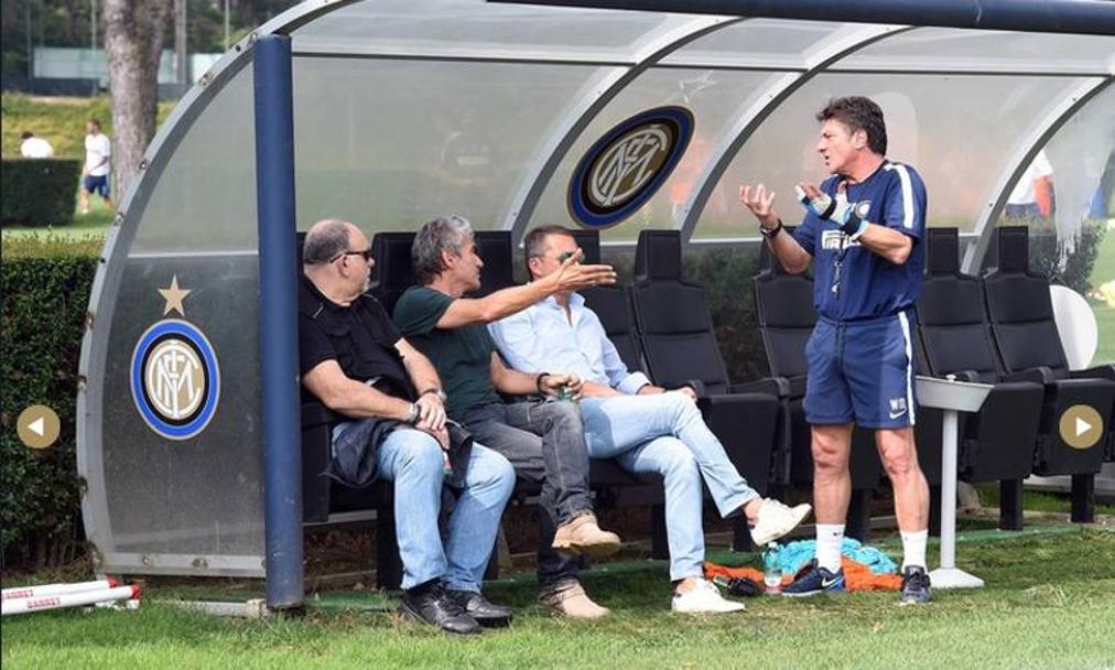 ...e una discussione pi seria. Ligabue sembra voler indicare la strada per risolvere i problemi dell&#39;Inter (da Inter.it)
